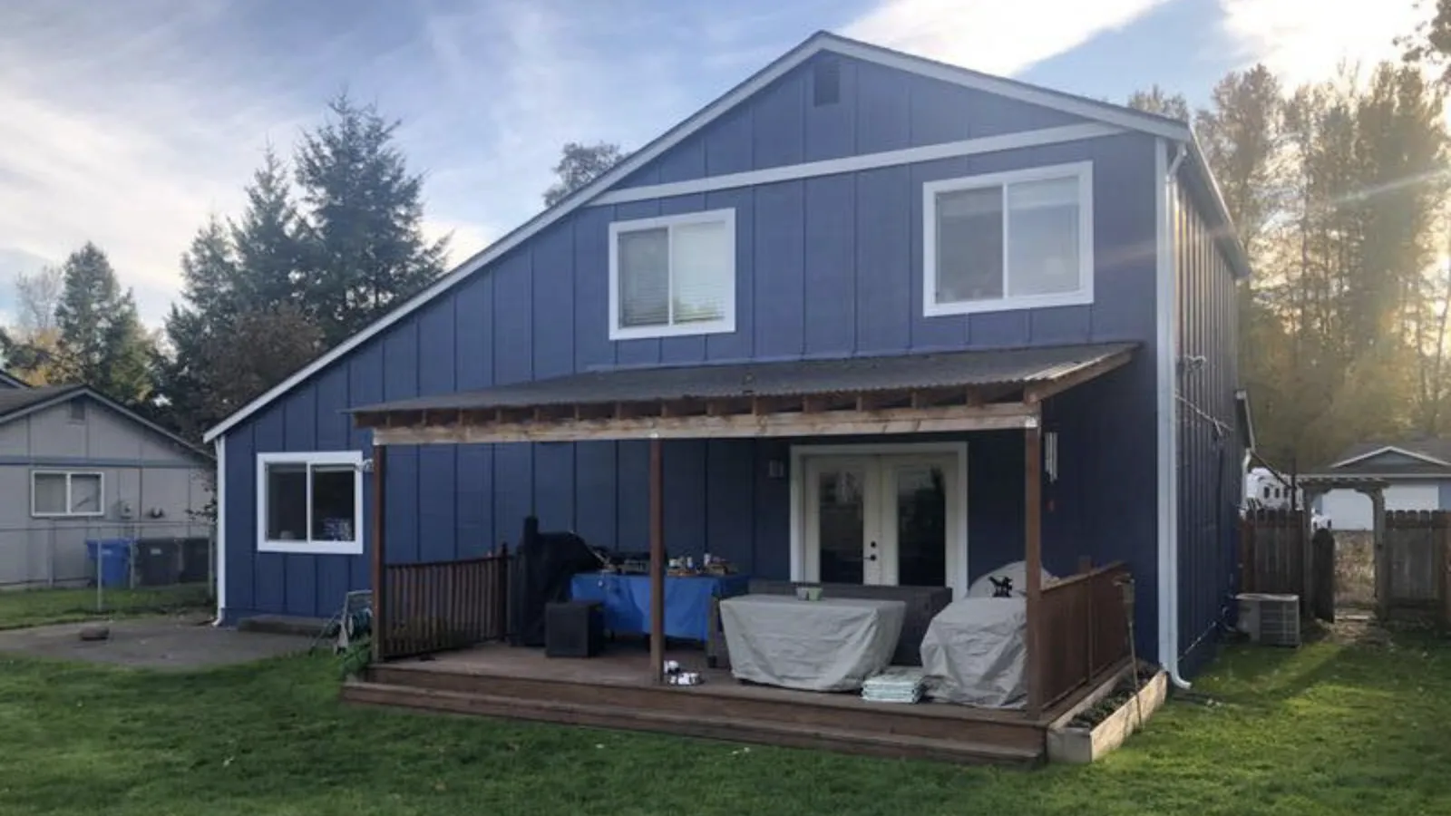 top-house-painting-experience-in-olympia-blue-siding-deck-backyard